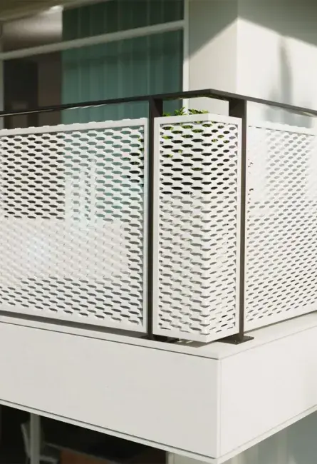 Expanded metal mesh corner panel for parapet