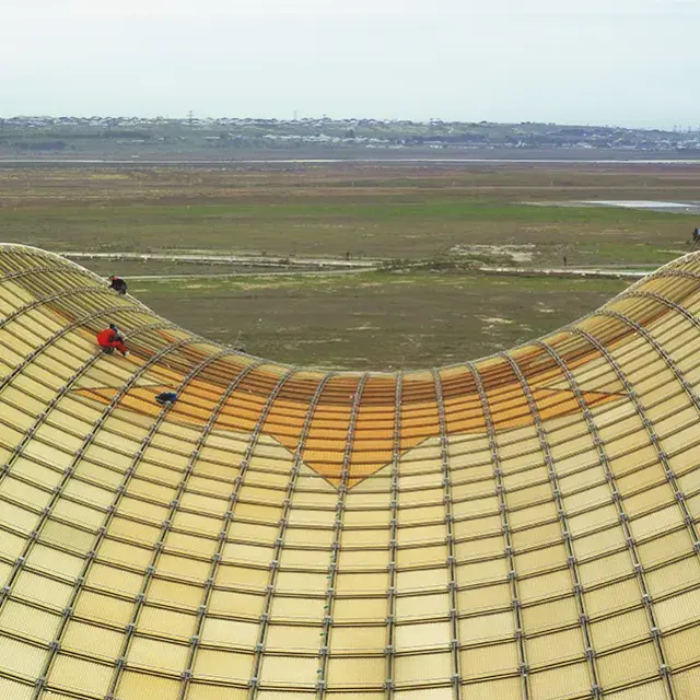 Overview of the expanded metal mesh structure seen from above